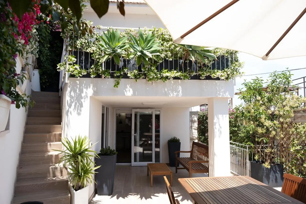 Teatro Apartments Mondello 팔레르모 0*,  이탈리아
