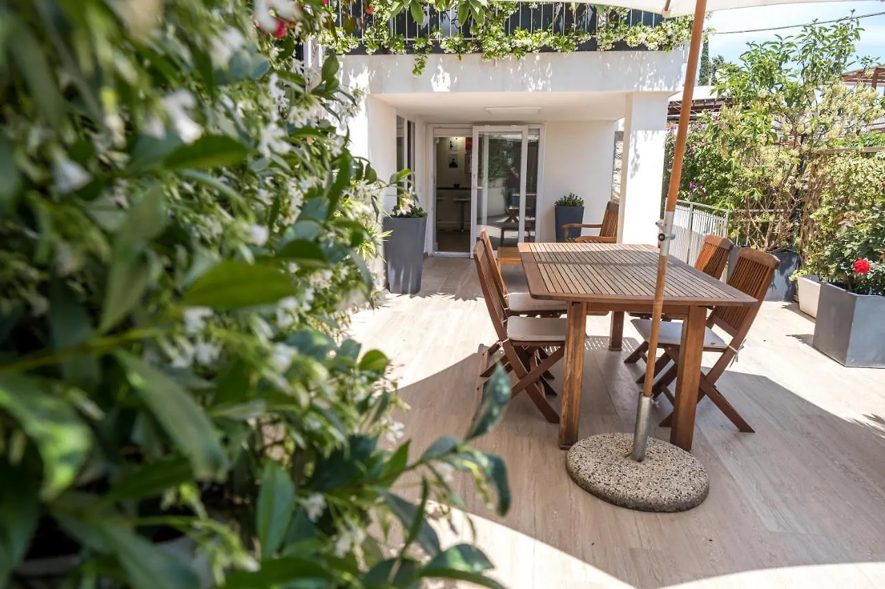 Teatro Apartments Mondello Palermo 0*,